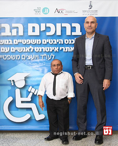 עו"ד איתן עמרם, דירקטור בחברה הכלכלית של לשכת עורכי הדין, יוזם ’סרגל נגישות’ עם עורך דין אפי נוה | צילום: לשכת עורכי הדין