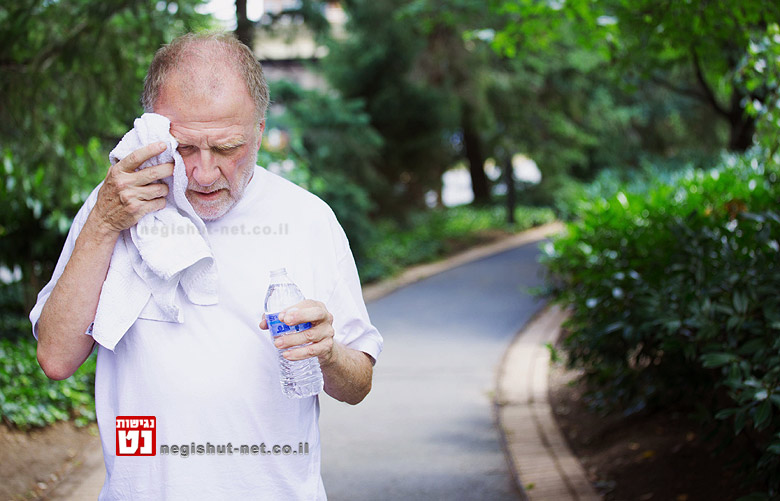  המלצות להתמודדות עם מזג אוויר חם בגיל המבוגר | צילום: 123RF Stock Photo