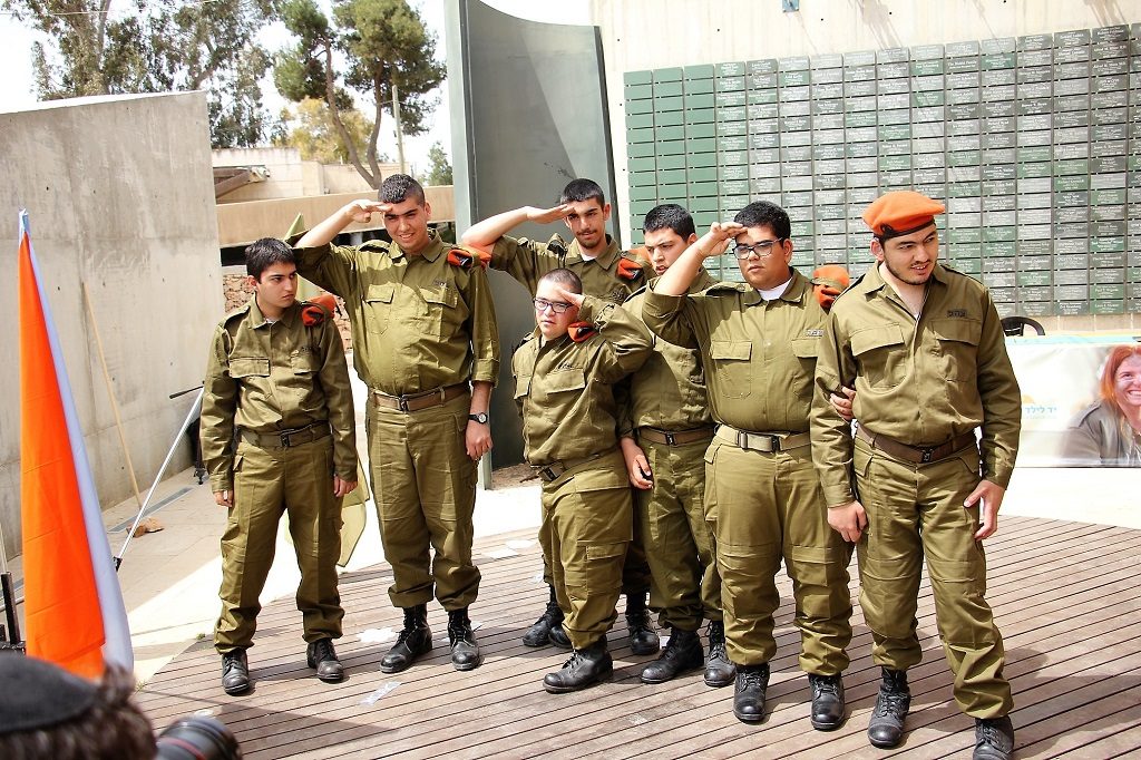 "גדולים במדים" הוא פרויקט ייחודי של עמותת "יד לילד המיוחד" ומטרתו גיוס צעירים עם מוגבלויות לצהל | צילום: חנה עזריאל