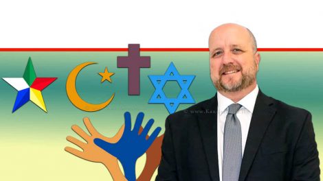 אברמי טורם, נציב שוויון זכויות לאנשים עם מוגבלות במשרד המשפטים, ברקע סימני דת; יהודי, איסלמי, נוצרי ודרוזי | צילום: depositphotos.com | עיבוד ממחושב: שולי סונגו©